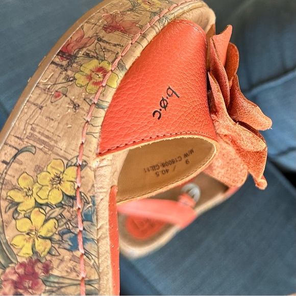 Born B.O.C. Coral Leather & Floral Printed Cork Wedge Flower Toe Buckled Sandals - Picture 17 of 17